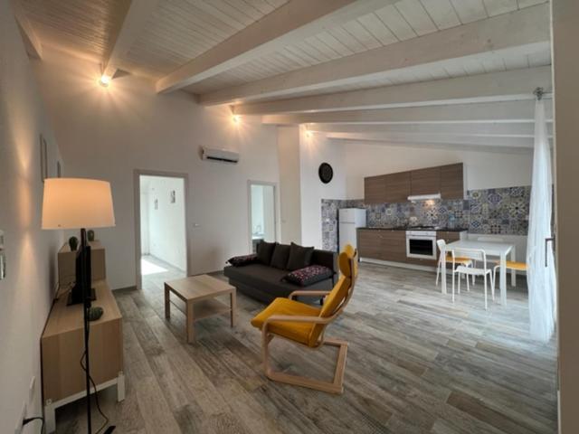 Casa Sylvia Lägenhet SantʼAntìoco Exteriör bild